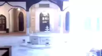 Bursa'da Yıldırım Emirsultan Camii'ne Düştü