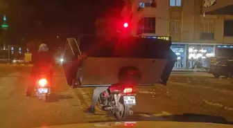 Adıyaman'da Motosiklet Üzerinde Koltukla Trafikte Görenleri Şaşırttı