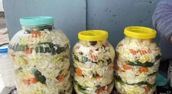 Ağrı'da Kadınlar Kış İçin Lahana Turşusu Kuruyor