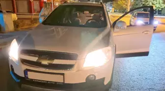 Kapısı açık aracın içine bakan hemen telefona sarıldı! Gerçek bambaşka çıktı