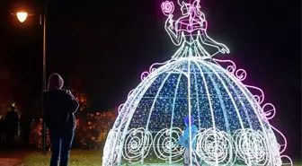 Varşova'da 'Güzel ve Çirkin' Temalı Büyüleyici Işık Sergisi