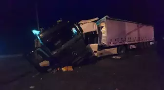 Amasya'da İki Tırın Çarpıştığı Kazada 3 Yaralı