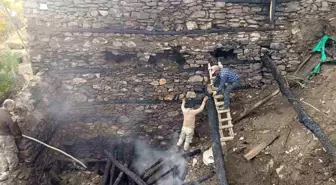 Van'da Odunluktaki Yangın Evlere Sıçramadan Söndürüldü