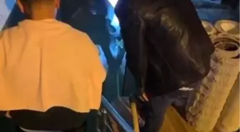 Beyoğlu'nda Sağanak Yağış Sonrası Halı Dükkanı Su Bastı