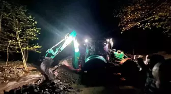 Artvin'de Sağanak Yağış Sonrası Dere Taşkınları Mahsur Kaldırdı