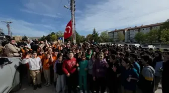 Dünya Şampiyonu Güreşçiler Gümüşhacıköy'de Coşkuyla Karşılandı