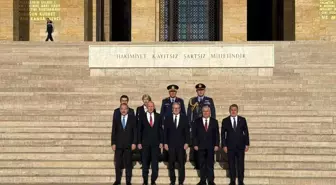 İngiltere Başbakanı Starmer, Anıtkabir'i Ziyaret Etti