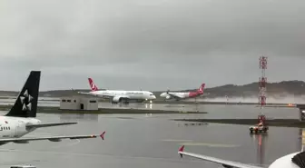 İstanbul'da Yağmur Etkili Olmaya Başladı, Uçuşlar Sürüyor