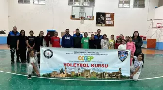 Niğde'de 'Gençlere Sahip Çıkıyor' Projesi Kapsamında Voleybol Kursu Açıldı