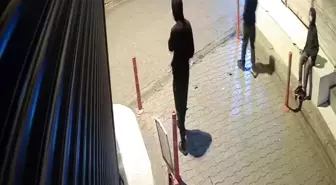 Adana'da Hırsızlık Yapan 3 Kardeş Güvenlik Kameralarına Yakalandı