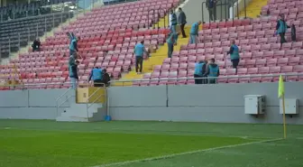 Hükümlüler Eryaman Stadyumu'nda Temizlik Yaptı