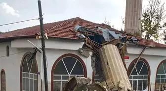 Ayaş'ta Cami Minaresi Yıkıldı, Büyük Bir Facia Önlenmiş Oldu