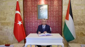 Ticaret Bakanı Ömer Bolat, Ürdün'de Salt Türk Şehitliği'ni Ziyaret Etti