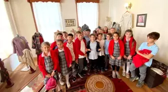 İlkokul Öğrencileri 29 Ekim İçin Tarih Derneğini Ziyaret Etti