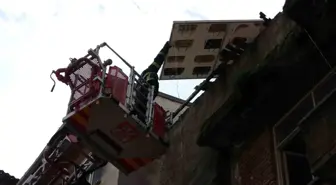 Ordu'da Düşme Tehlikesi Olan Reklam Panosu İtfaiye Tarafından Kaldırıldı