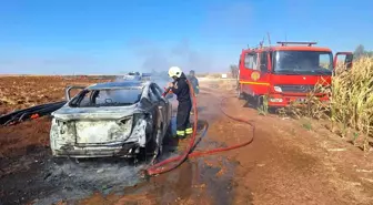 Diyarbakır'da Seyir Halindeki Otomobil Alev Aldı