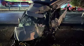 Diyarbakır'da Yolcu Minibüsü ile Tanker Çarpıştı: 1 Ağır Yaralı