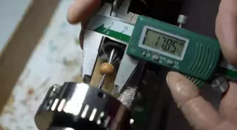 Erzincanlı Usta, Kuka Ağacından Renkli Tespihler Üretiyor