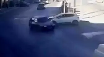 Karaman'da Kavşakta Otomobil Kazası: 1 Yaralı