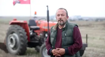 Kırklarelili çiftçi tarlasına pullukla 'Cumhuriyet 102 yaşında' yazdı