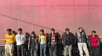 Sivas'ta Düzensiz Göçmen Operasyonu: TIR'da 8 Göçmen Yakalandı