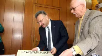 Eskişehir Valisi Aksoy, Cumhuriyet Bayramı'nda 100 yıllık işletmeyi ziyaret etti