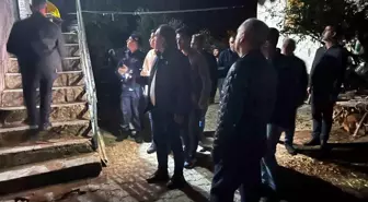 Manisa Valisi Deprem Bölgesinde İncelemelerde Bulundu