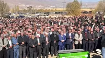 Van'da Tanker ile Çarpışan Aile Toprağa Verildi