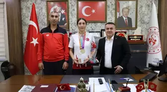 Bilecikli Atlet Sebahat Demir, Tiran Maratonu'nda İkinci Oldu
