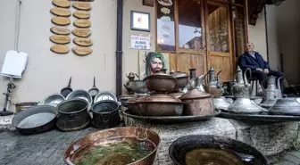 Bursa'daki Tahtakale Yoğurt Han'da Geleneksel Sanatlar Yaşatılıyor