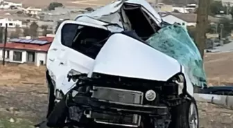 Diyarbakır'da Tırın Çarptığı Otomobilin Sürücüsü Hayatını Kaybetti