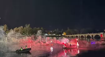 Edirne'de Cumhuriyet Bayramı Kutlamaları Meriç Nehri'nde Kayıklarla Gerçekleşti