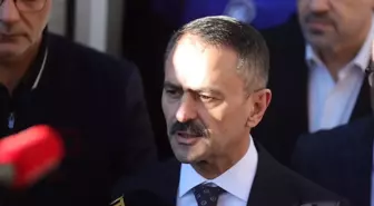 Kocaeli'de Çöken Binada Arama Kurtarma Çalışmaları Devam Ediyor