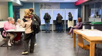 Hollanda Genel Seçimlerinde Oy Verme İşlemi Başladı