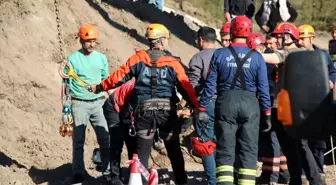 Akyazı'da Yol Çalışmalarında İşçi Kuyuya Düştü