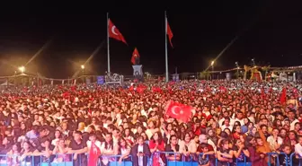 İskenderun'da Cumhuriyet Bayramı Coşkusu: Oğuzhan Koç Konseri ve Anadolu Ateşi Gösterisi