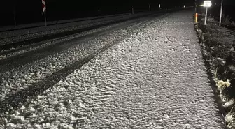 Kars'ta Kar Yağışı Sürücüleri Zor Durumda Bıraktı