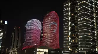 Doha'daki Sembolik Yapılar, Cumhuriyet Bayramı İçin Türk Bayrağıyla Işıklandırıldı