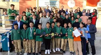 Dünya Şampiyonu Güreşçi Feyzullah Aktürk, Selendi Yatılı Bölge Okulu'nu Ziyaret Etti