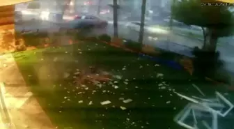 Antalya'da Şiddetli Fırtına, Çatıyı Yola Uçurdu