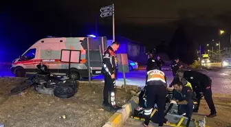 Uşak'ta Motosiklet ve Otomobil Çarpıştı: 2 Yaralı