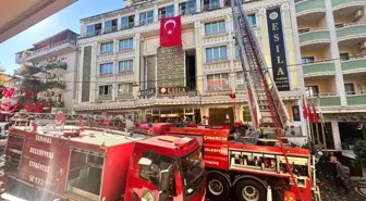 Yalova'da Otelde Yangın: İtfaiye Ekipleri Müdahale Etti