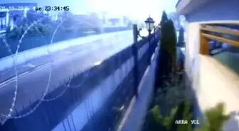 Kayseri'de Aydınlatma Direğine Yıldırım Düştü