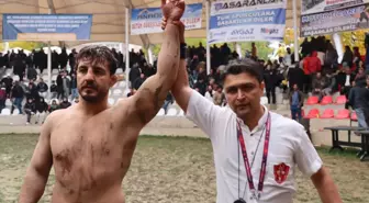 102. Uluslararası Cumhuriyet Karakucak Güreşleri'nde Başpehlivan Mustafa Sessiz Oldu