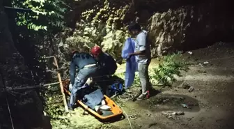 Antalya'da Çukura Düşen Rus Turist Hastaneye Kaldırıldı