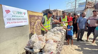 İHH, Gazze'deki İhtiyaç Sahiplerine 100 Bin Ekmek Ulaştırdı