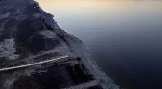 Burdur Gölü, İklim Değişikliği ve Aşırı Su Kullanımı Nedeniyle Büyüklüğünün Yarımını Kaybetti