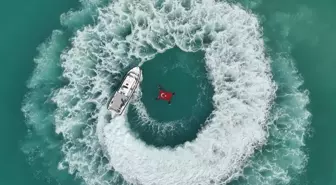 Dalgıç Polisler İskenderun'da Cumhuriyet Bayramı'nı Kutladı