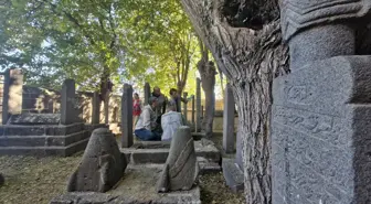 Diyarbakır'da Türk-İslam Dönemi Mezar Taşları ve Kitabeleri Belgeleniyor