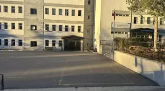 Okul Merdivenlerinde Yoğunluk: 21 Öğrenci Yaralandı